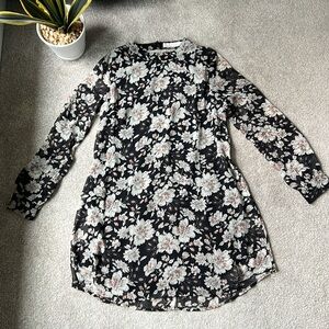 ASTR Size M Floral Short swingy dress with open back detail sheer long sleeves